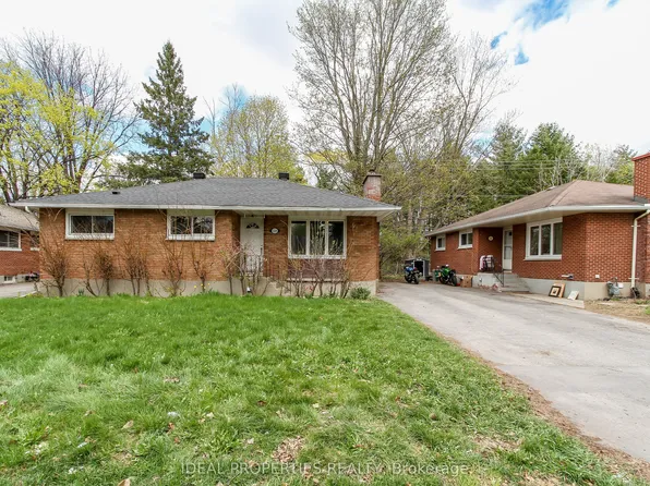 1217 Parkway Dr, Ottawa, ON K2C 2W5