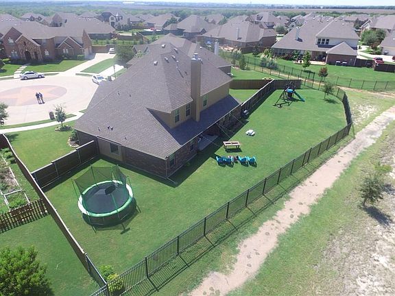 3rd image of 3215 Burnet Cir