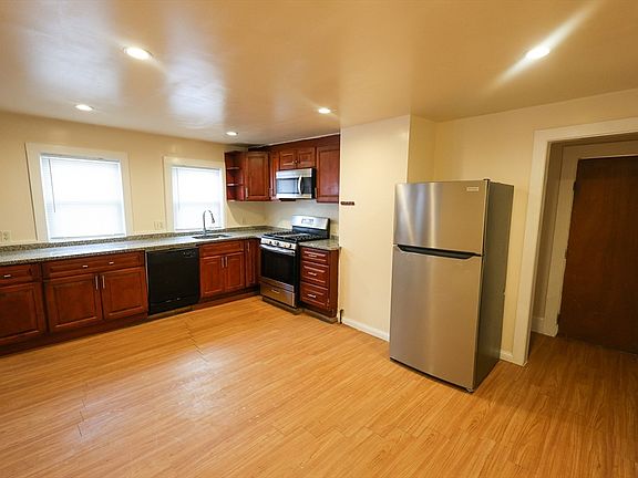 3rd image of 61 Boylston St #2