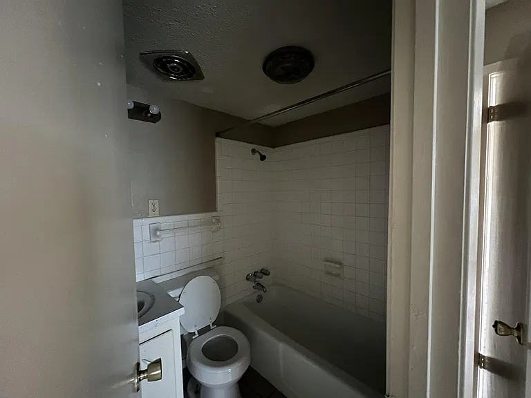 1012 Wells Cir — Photo 6