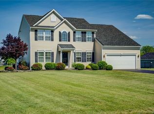 6723 Macintosh Ln, North Tonawanda, NY 14120