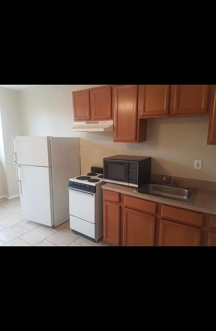 2 bed, 2200 sqft, $1,100 — Photo 3