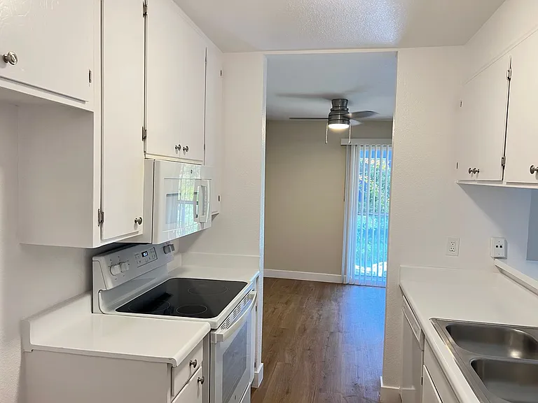 9600 Reseda Blvd — Photo 10