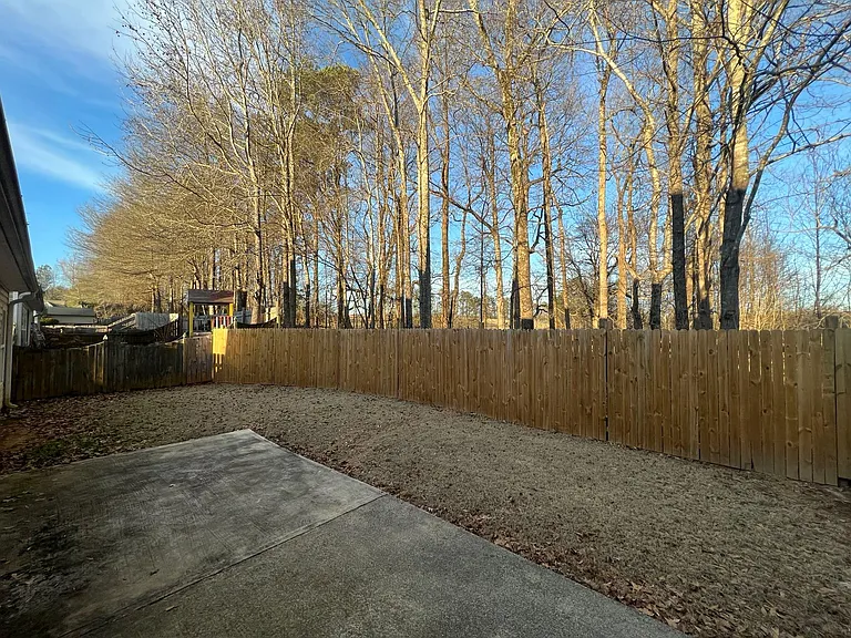 2577 Woodford Ln — Photo 21