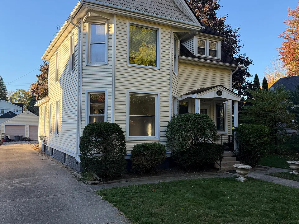 305 Euclid St #1