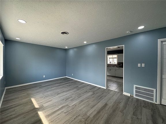 5th image of 4883 Rainier Dr