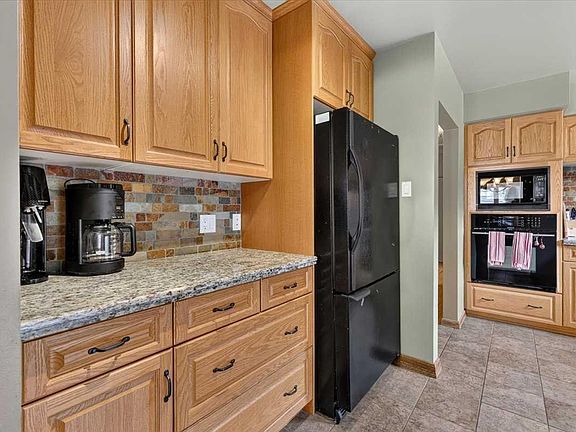 5th image of 7536 Fleetwood Dr SE