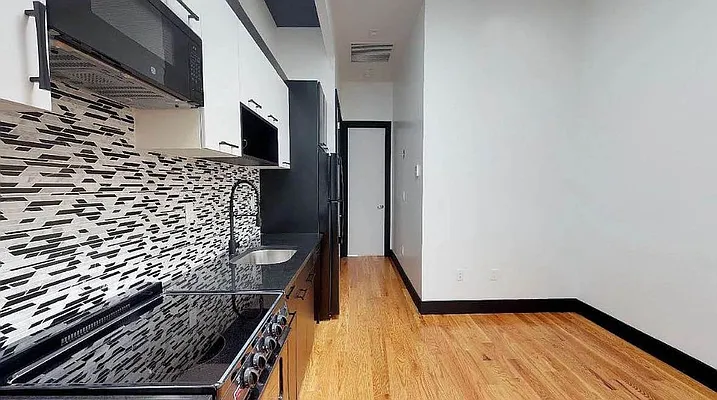 Rented by Skyhigh Realty NYC LLC | media 12