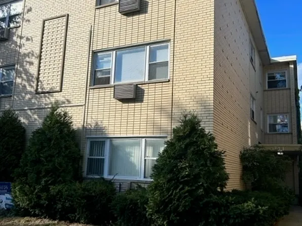 711 Austin St APT 303, Evanston, IL 60202