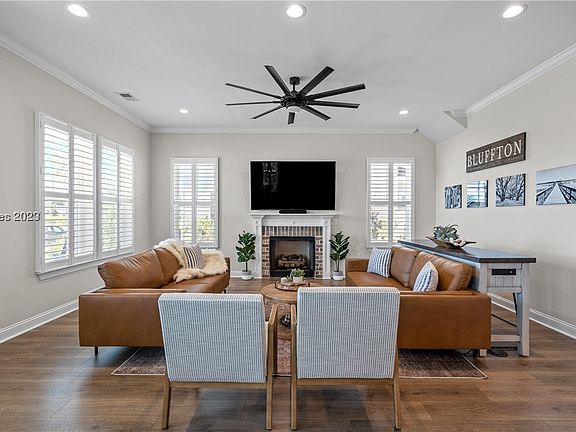 3rd image of 405 Flatwater Drive