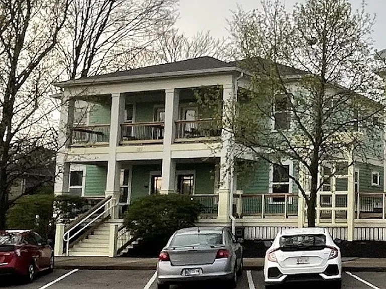 421 E Hillside Dr — Photo 9
