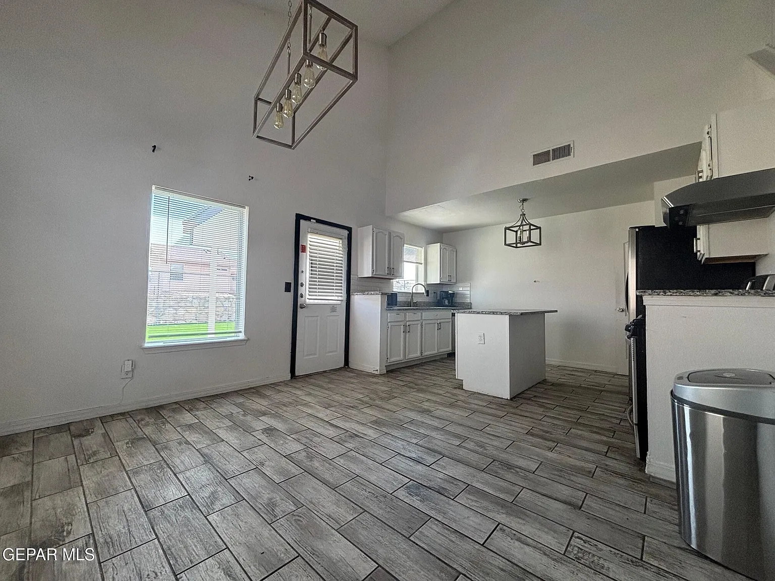 4 bed, 2.5 bath, 1829 sqft, $1,950 — Photo 4