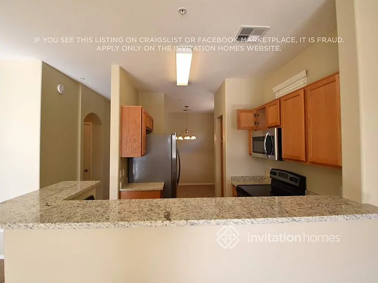 421 N 168th Ln — Photo 3