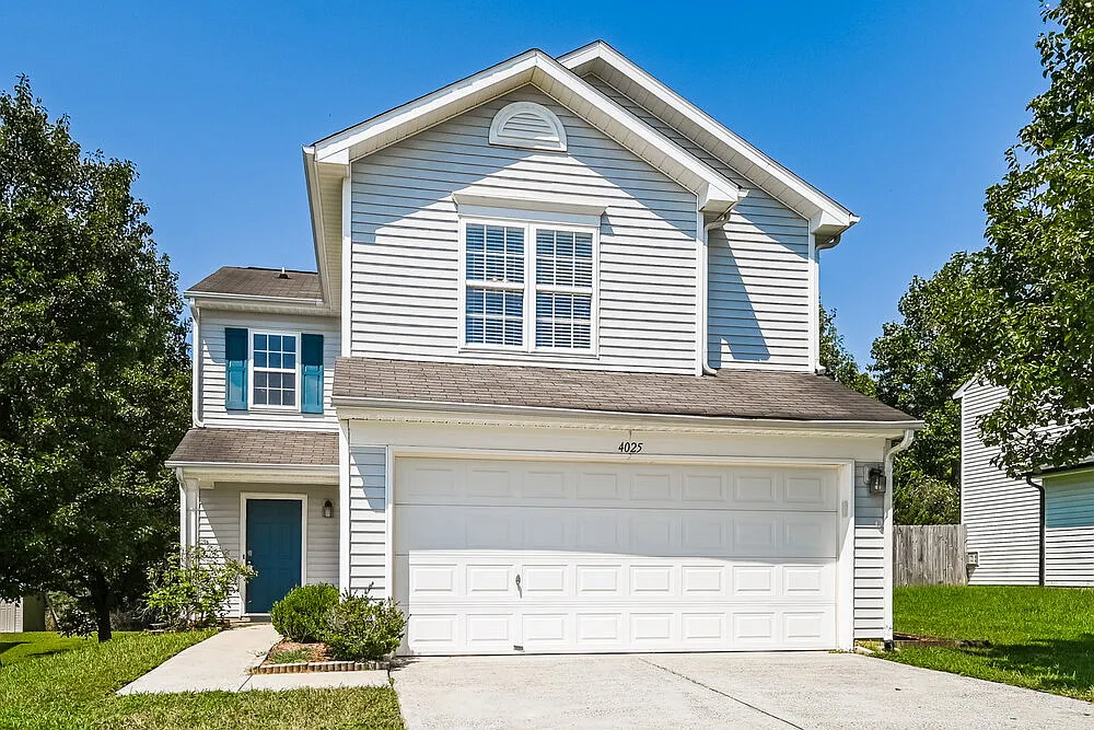 3 bed, 2.5 bath, 1556 sqft, $1,995 — Photo 1