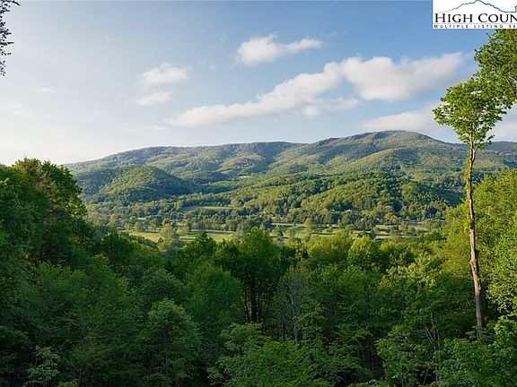 3rd image of 440 Woodthrush Way