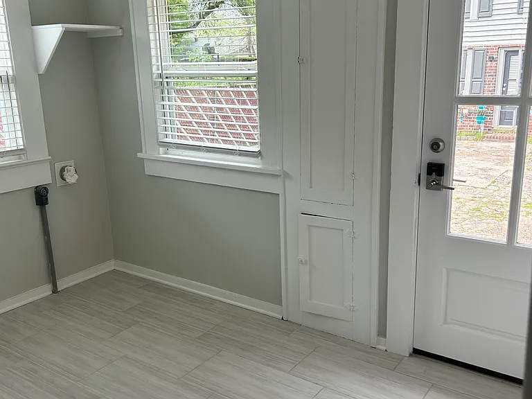 350 Ockley Dr — Photo 9