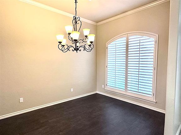 4th image of 3707 NE Cypress Ln