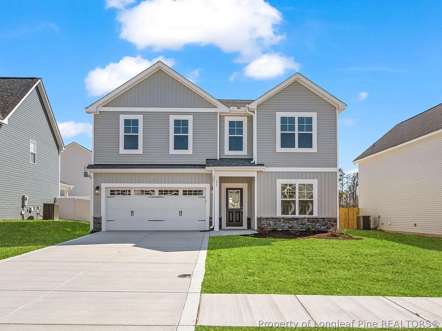 4 bed, 3.0 bath, 2565 sqft, $2,300 — Photo 1