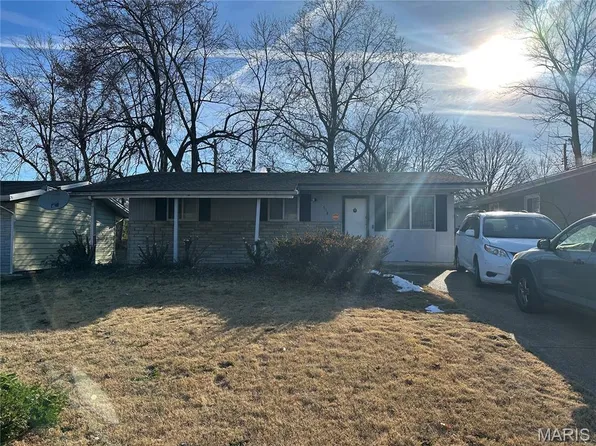 518 Banavie Dr, Saint Louis, MO 63137