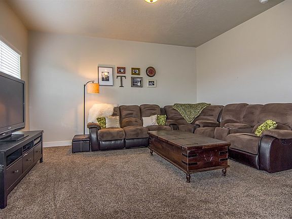 5th image of 144 E Carbonell Way