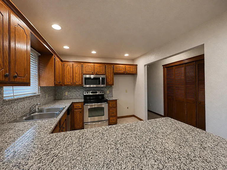 936 W Tesio Way — Photo 22