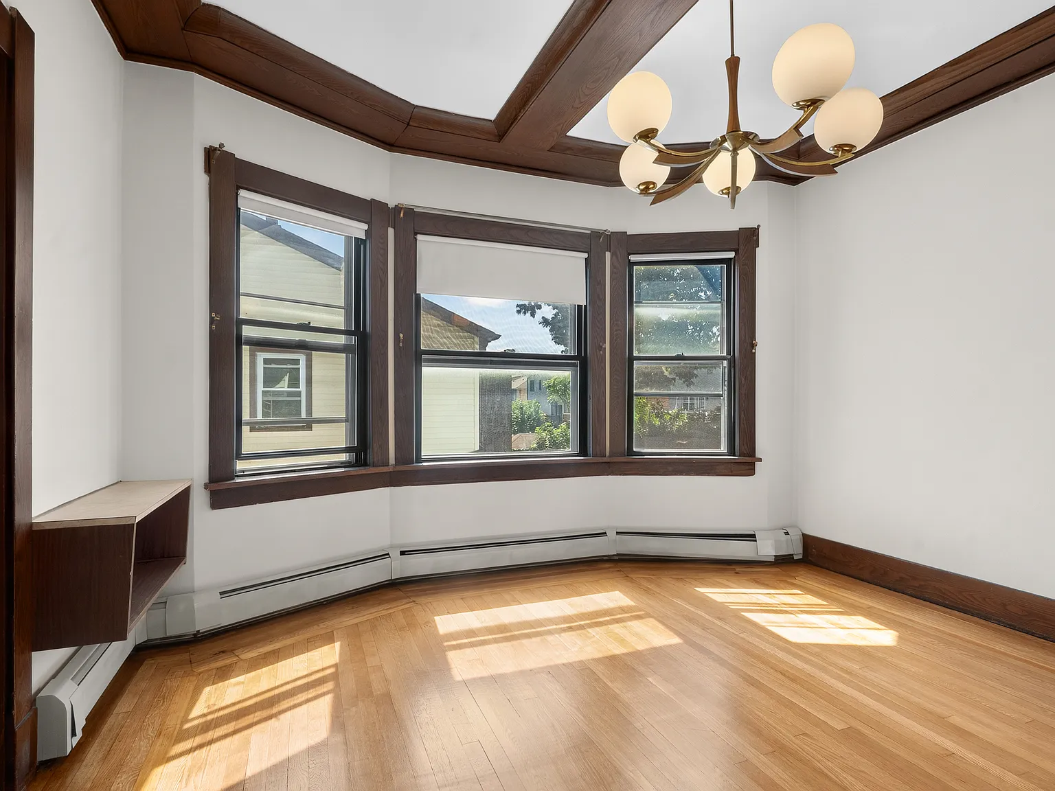 3 bed, $2,700 — Photo 2