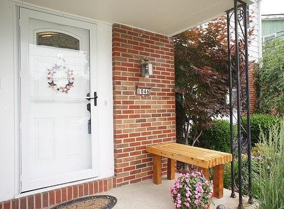 2nd image of 1046 Pinehollow Ln