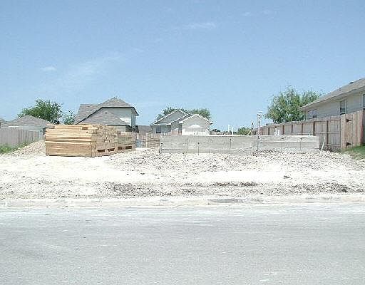 1st image of 7914 WOODCHASE DR
