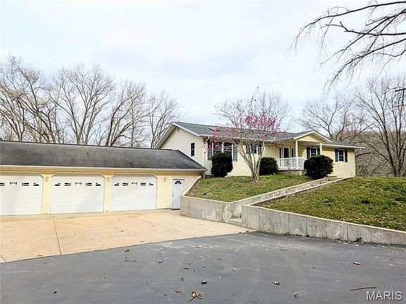 2nd image of 369 Mullins Rd