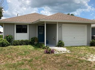 420 12th St SW, Vero Beach, FL 32962
