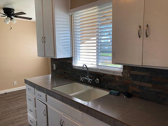 5th image of 3947 N Woodson Ave