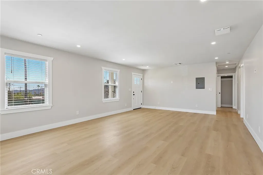 3 bed, 1220 sqft, $5,100 — Photo 4