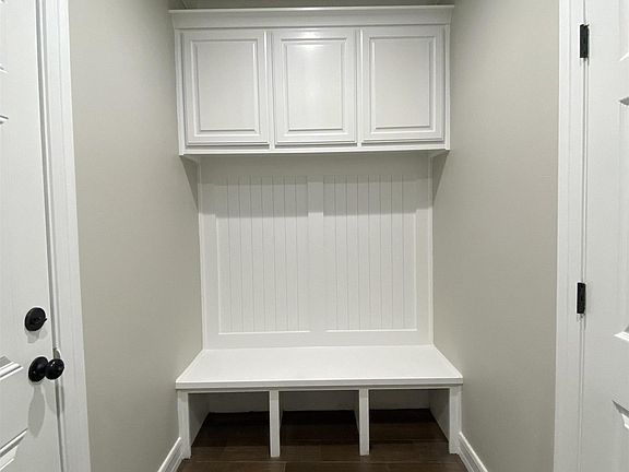 4th image of 1604 Evangeline Ln