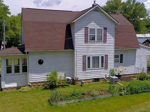 3rd image of 976 N Main St