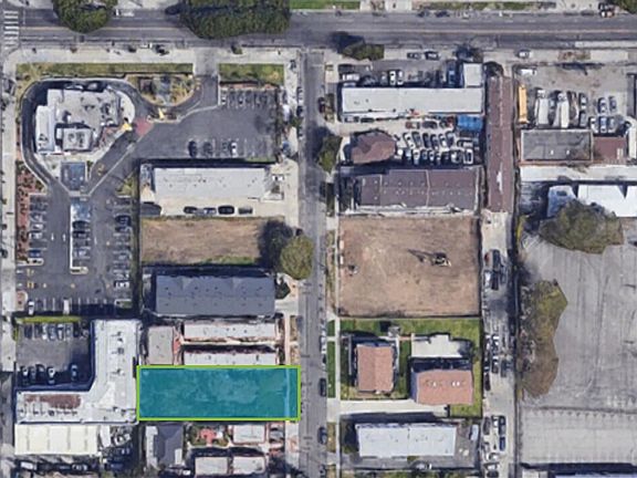 4th image of 627 N Juanita Ave