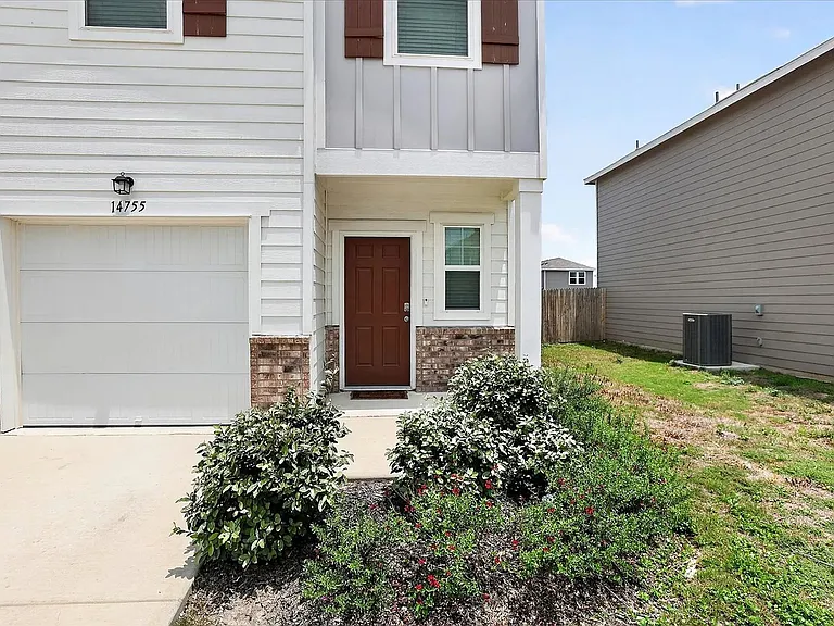 14755 Maple Ter — Photo 3