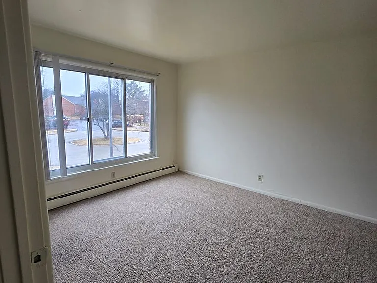 Mulford Park Apartments — Photo 6