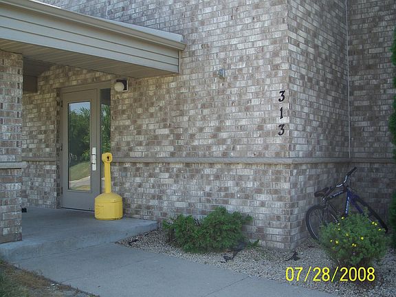 4th image of 313 Knollwood St W #A202