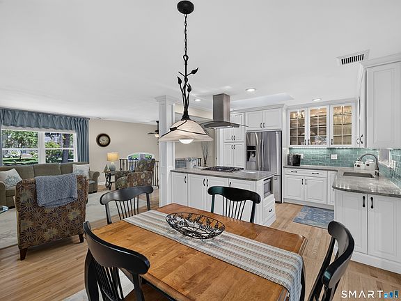 5th image of 76 Laurelwood Drive