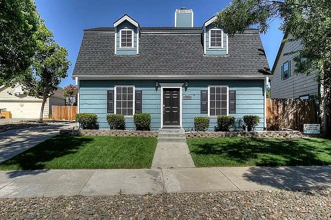 3321 Strawberry Pl photo 1