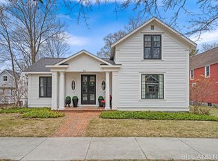 24 Chestnut St, Douglas, MI 49406