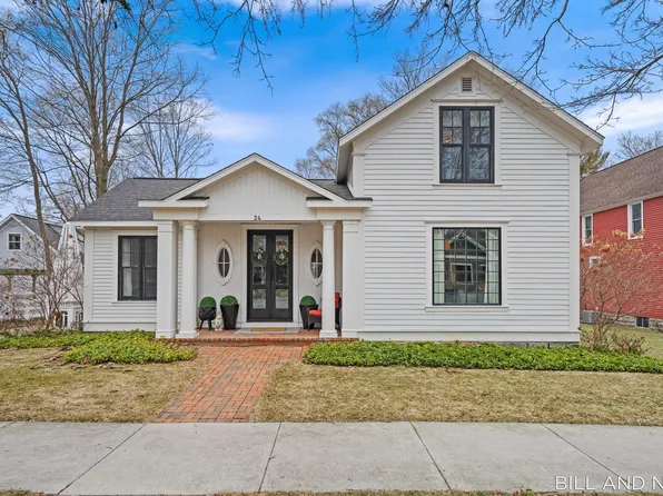 24 Chestnut St, Douglas, MI 49406