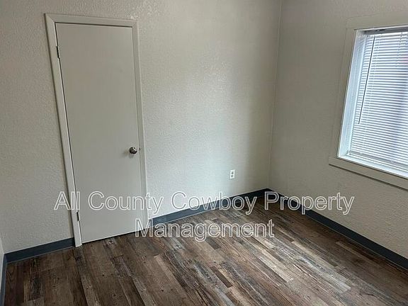 5th image of 862 N 5th St APT 3