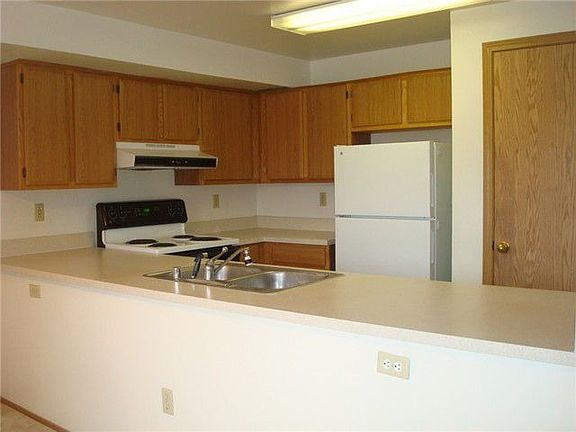 3rd image of 3939 10th St SE