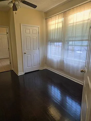 2 bed, 1.0 bath, 900 sqft, $1,600 — Photo 3