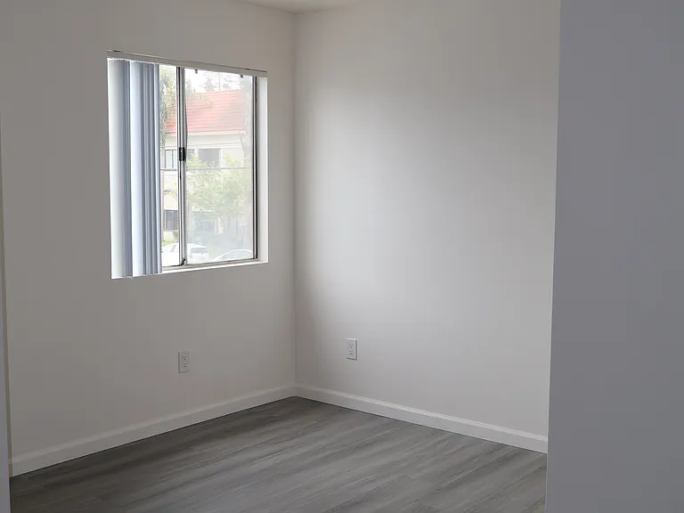 1323 W Palmyra Ave #B — Photo 20