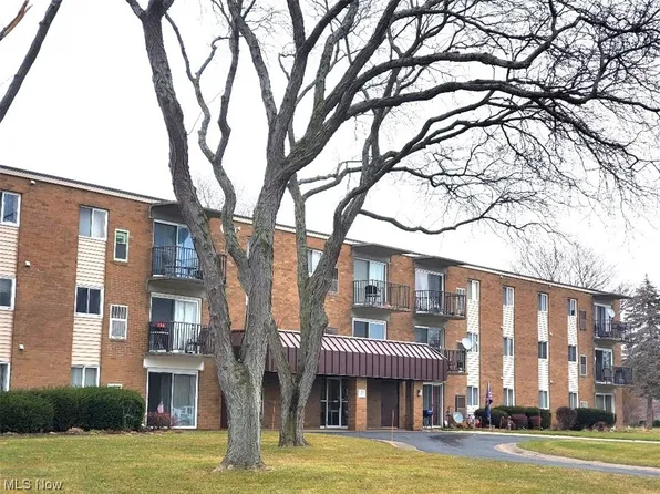 1305 S Lake Wilmer Dr APT 209, Sandusky, OH 44870