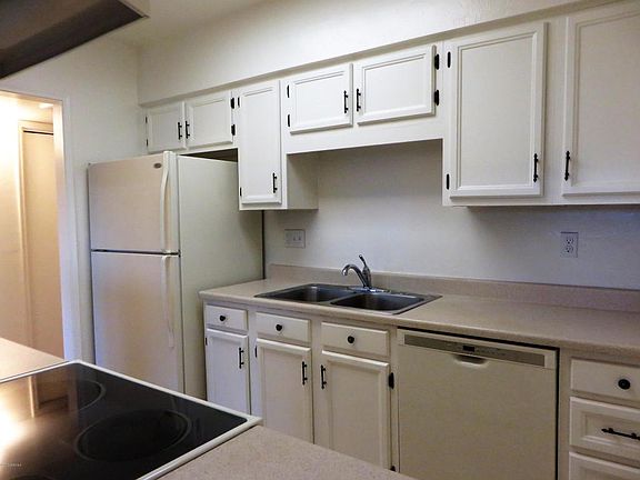 3rd image of 1661 S San Luis