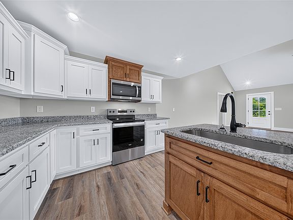 3rd image of 122 Head Ln
