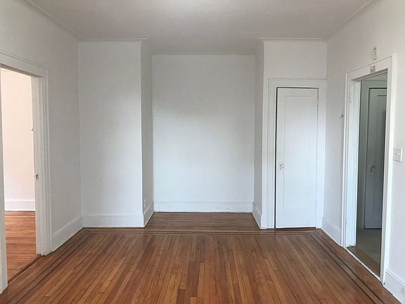4th image of 4248 81st St APT 3R